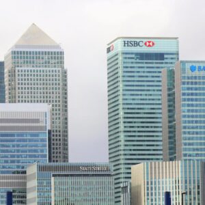 Modern skyline of Canary Wharf featuring iconic bank skyscrapers like HSBC and Barclays.